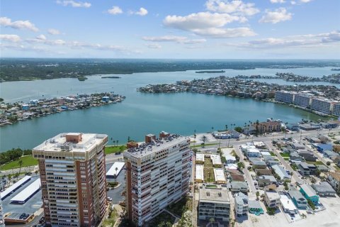 Condo in Redington Shores, Florida, 3 bedrooms  № 1877441 - photo 7