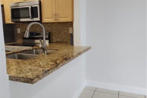 Снять в аренду виллу или дом в Майами, Флорида 3 спальни, 140.93м2, № 2004376 - фото 11