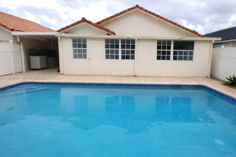 Снять в аренду виллу или дом в Майами, Флорида 3 спальни, 140.93м2, № 2004376 - фото 2