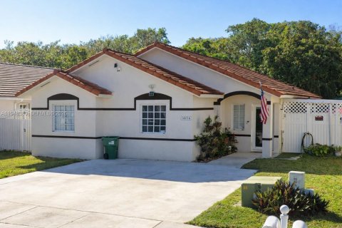 Дом в Майами, Флорида 3 спальни, 140.93м2 № 2004376