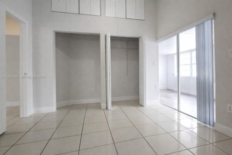 Снять в аренду виллу или дом в Майами, Флорида 3 спальни, 140.93м2, № 2004376 - фото 5