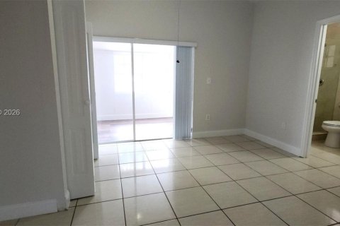 Снять в аренду виллу или дом в Майами, Флорида 3 спальни, 140.93м2, № 2004376 - фото 6