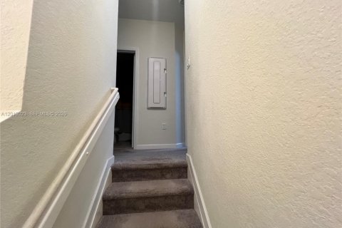 Townhouse in Homestead, Florida 3 bedrooms, 133.87 sq.m. № 2076114 - photo 14