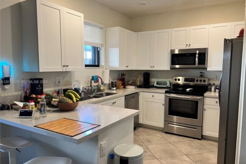 Townhouse in Homestead, Florida 3 bedrooms, 133.87 sq.m. № 2076114 - photo 7