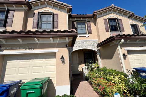 Townhouse in Homestead, Florida 3 bedrooms, 133.87 sq.m. № 2076114 - photo 2