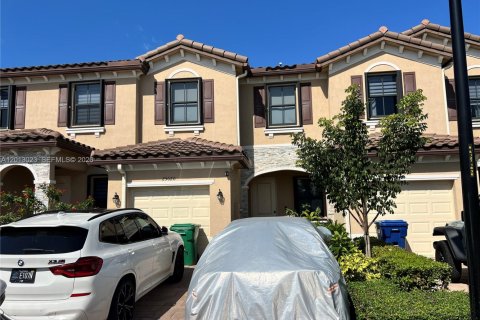 Townhouse in Homestead, Florida 3 bedrooms, 133.87 sq.m. № 2076114 - photo 3