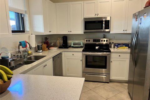 Townhouse in Homestead, Florida 3 bedrooms, 133.87 sq.m. № 2076114 - photo 5