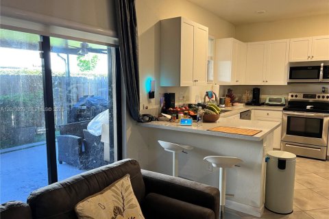 Townhouse in Homestead, Florida 3 bedrooms, 133.87 sq.m. № 2076114 - photo 8