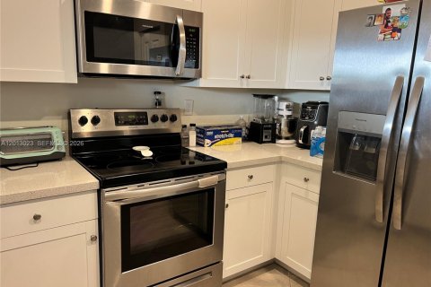 Townhouse in Homestead, Florida 3 bedrooms, 133.87 sq.m. № 2076114 - photo 6