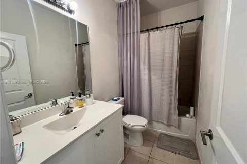 Townhouse in Homestead, Florida 3 bedrooms, 133.87 sq.m. № 2076114 - photo 17
