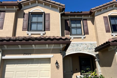 Townhouse in Homestead, Florida 3 bedrooms, 133.87 sq.m. № 2076114