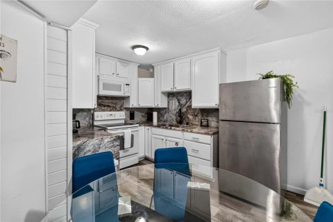 House in Altamonte Springs, Florida 4 bedrooms, 154.03 sq.m. № 2280006 - photo 24