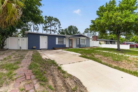 House in Altamonte Springs, Florida 4 bedrooms, 154.03 sq.m. № 2280006 - photo 30