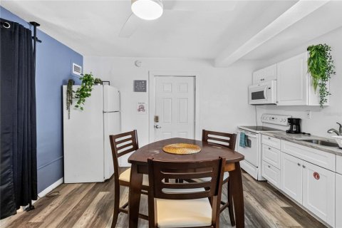 House in Altamonte Springs, Florida 4 bedrooms, 154.03 sq.m. № 2280006 - photo 15