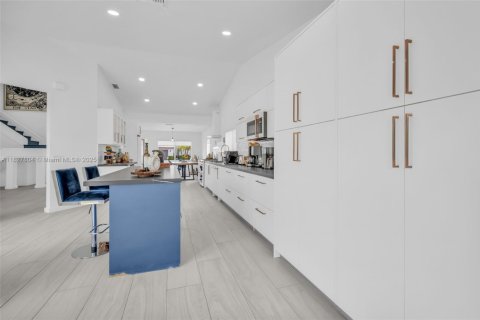 Купить виллу или дом в Майами, Флорида 4 спальни, 205.5м2, № 1799673 - фото 18