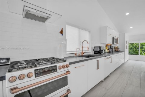 Купить виллу или дом в Майами, Флорида 4 спальни, 205.5м2, № 1799673 - фото 16