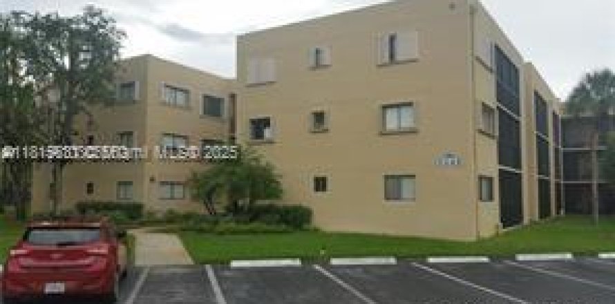 Кондоминиум с 2 спальнями в Майами, Флорида № 1958402