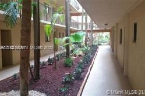 Купить кондоминиум в Майами, Флорида 2 спальни, 89.65м2, № 1958402 - фото 2