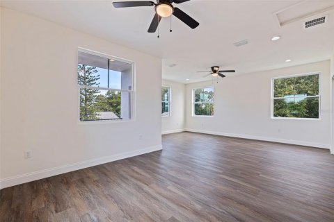 House in Saint Petersburg, Florida 3 bedrooms, 177.72 sq.m. № 2323035 - photo 20