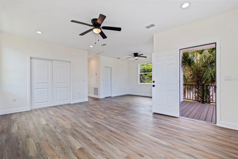 House in Saint Petersburg, Florida 3 bedrooms, 177.72 sq.m. № 2323035 - photo 29