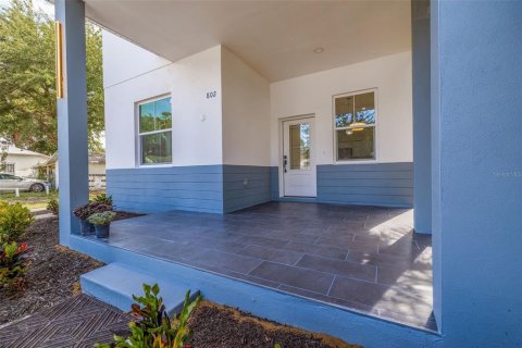 House in Saint Petersburg, Florida 3 bedrooms, 177.72 sq.m. № 2323035 - photo 3