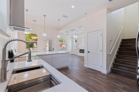 House in Saint Petersburg, Florida 3 bedrooms, 177.72 sq.m. № 2323035 - photo 9