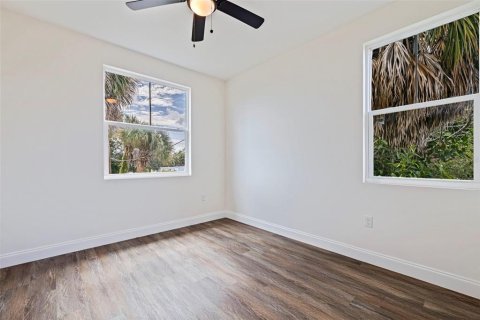 House in Saint Petersburg, Florida 3 bedrooms, 177.72 sq.m. № 2323035 - photo 26