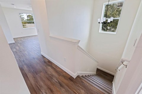 House in Saint Petersburg, Florida 3 bedrooms, 177.72 sq.m. № 2323035 - photo 19