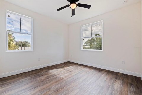 House in Saint Petersburg, Florida 3 bedrooms, 177.72 sq.m. № 2323035 - photo 23