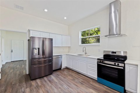House in Saint Petersburg, Florida 3 bedrooms, 177.72 sq.m. № 2323035 - photo 11