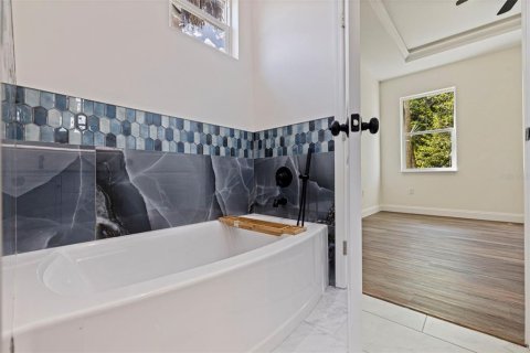 House in Saint Petersburg, Florida 3 bedrooms, 177.72 sq.m. № 2323035 - photo 18