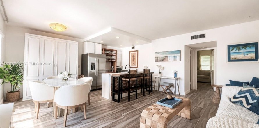 Condo in South Palm Beach, Florida, 1 bedroom  № 2088390