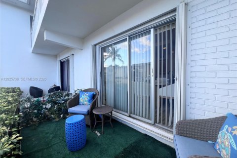 Condo in South Palm Beach, Florida, 1 bedroom  № 2088390 - photo 9