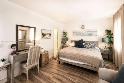 Condo in South Palm Beach, Florida, 1 bedroom  № 2088390 - photo 5