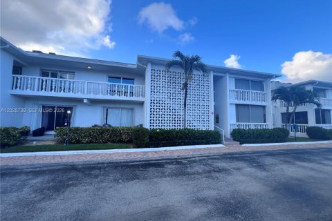Condo in South Palm Beach, Florida, 1 bedroom  № 2088390 - photo 14