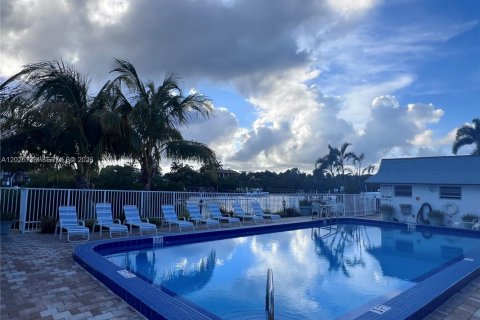 Condo in South Palm Beach, Florida, 1 bedroom  № 2088390 - photo 11