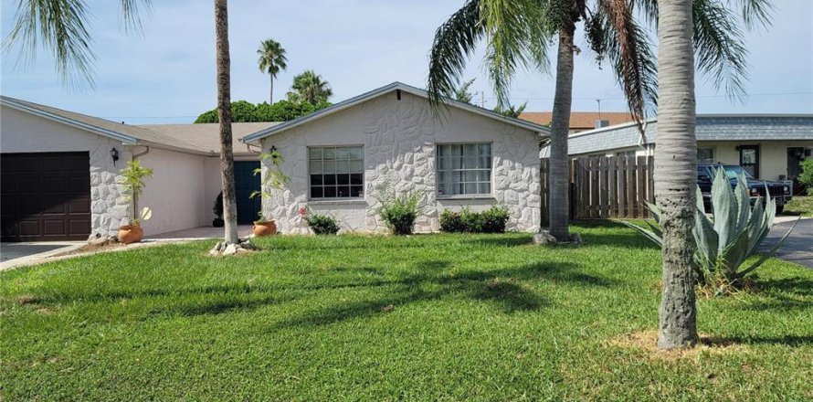Casa en Port Richey, Florida 3 dormitorios, 145.11 m2 № 1917071