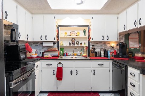 Villa ou maison à vendre à Spring Hill, Floride: 2 chambres, 106.19 m2 № 1847436 - photo 14