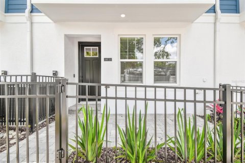 Adosado en venta en Tampa, Florida, 3 dormitorios, 182.27 m2 № 1802930 - foto 2