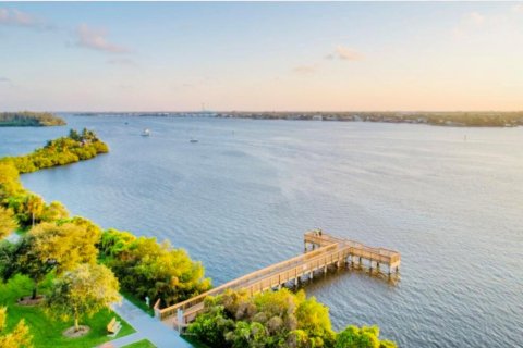 Adosado en venta en Vero Beach, Florida, 3 dormitorios, 152.45 m2 № 920942 - foto 1