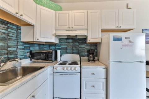 Condo in New Smyrna Beach, Florida, 2 bedrooms  № 1529343 - photo 14