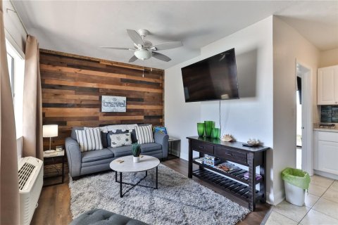 Condo in New Smyrna Beach, Florida, 2 bedrooms  № 1529343 - photo 7