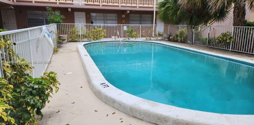 Condo à Pompano Beach, Floride, 2 chambres № 1975862
