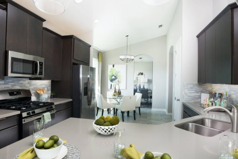 Townhouse in CRESTVIEW in Clermont, Florida 3 bedrooms, 191 sq.m. № 102719 - photo 1