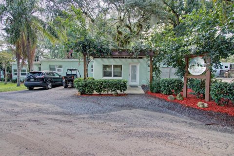 Commercial property in Leesburg, Florida 2032.98 sq.m. № 1632182 - photo 2