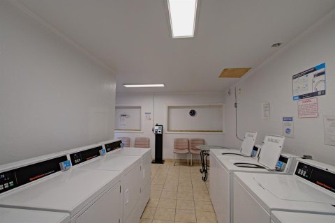 Commercial property in Leesburg, Florida 2032.98 sq.m. № 1632182 - photo 12