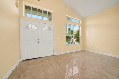 House in Winter Springs, Florida 4 bedrooms, 209.59 sq.m. № 2355721 - photo 4
