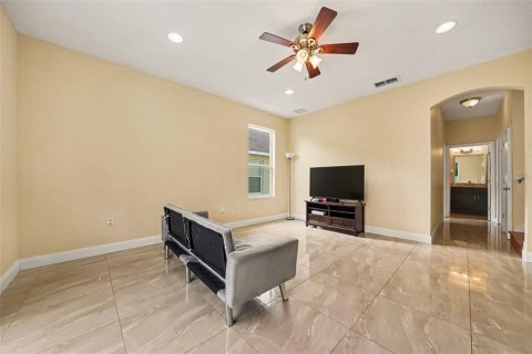 House in Winter Springs, Florida 4 bedrooms, 209.59 sq.m. № 2355721 - photo 11
