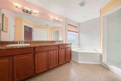 House in Winter Springs, Florida 4 bedrooms, 209.59 sq.m. № 2355721 - photo 26