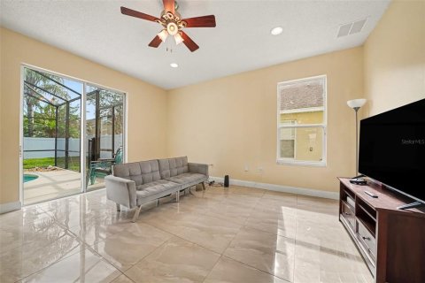 House in Winter Springs, Florida 4 bedrooms, 209.59 sq.m. № 2355721 - photo 10